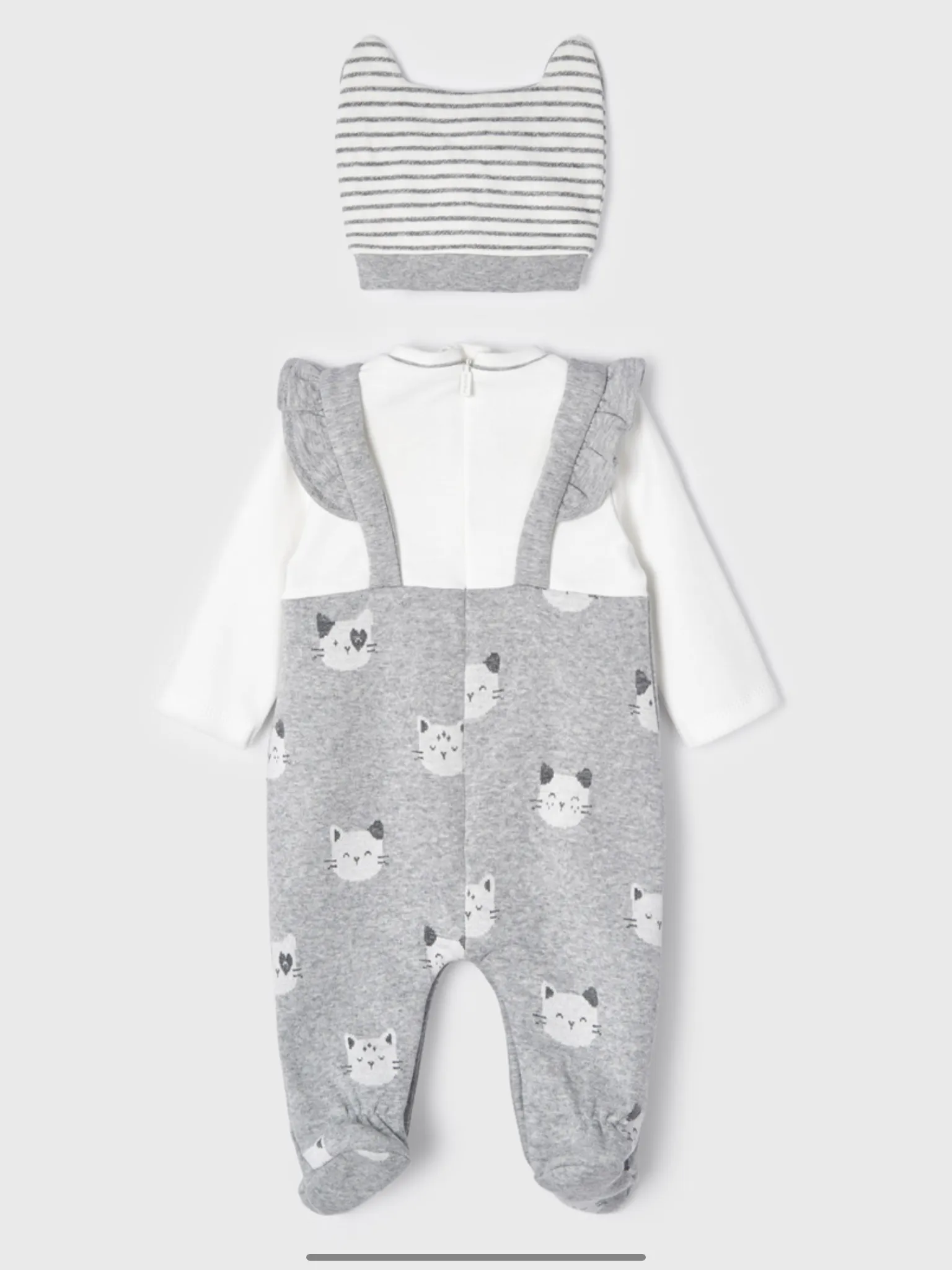 Mayoral romper and hat.      10221208